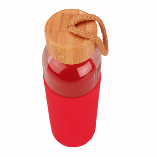 Trinkflasche Glastrinkflasche Wasserflasche mit Silikonmantel und Bambusdeckel, Glas/Silikon/Bambus, auslaufsicher, ca. Ø 6.5 x 22.5 cm, Volumen ca. 0.5 l, rot