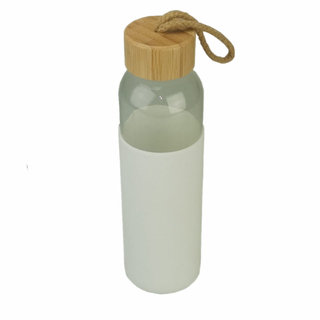 Trinkflasche Glastrinkflasche Wasserflasche mit Silikonmantel und Bambusdeckel, Glas/Silikon/Bambus, auslaufsicher, ca. Ø 6.5 x 22.5 cm, Volumen ca. 0.5 l, weiß